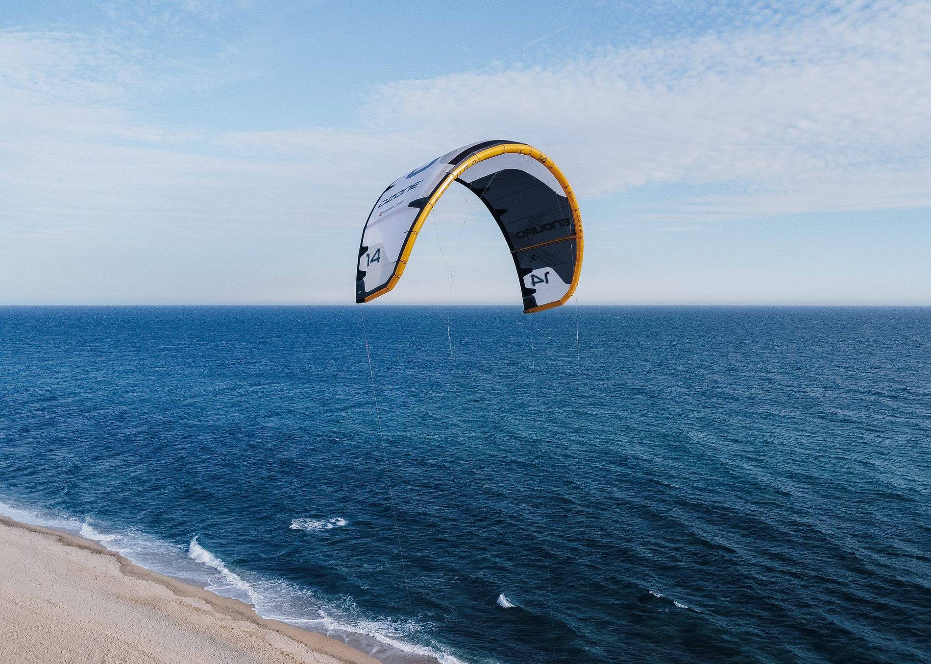 Kite boven zee, klaar voor een sessie